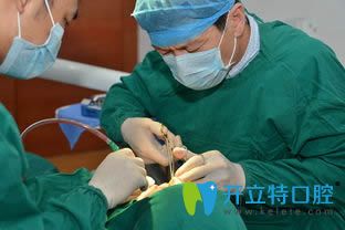 杭州時(shí)光口腔金楨粲種植牙手術(shù)操作現(xiàn)場圖