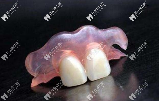 周文書講解活動(dòng)假牙的種類