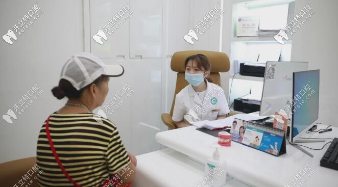 活動假牙換種植牙現(xiàn)場