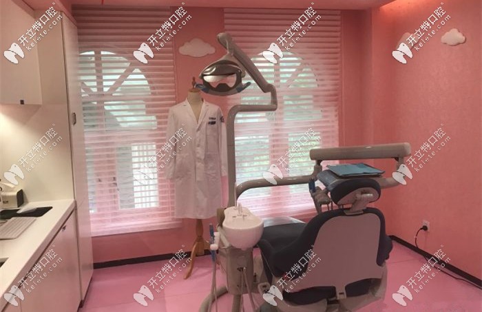 據(jù)說每一個美奧口腔都有一個全粉色的診療室，為了緩解顧客情緒