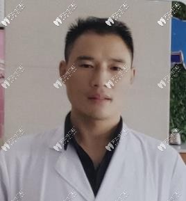 信陽伢牙齒科余新春醫(yī)生
