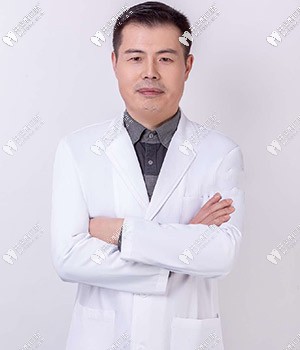 濟(jì)南美奧口腔的吳高義院長