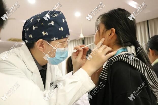 杭州雅萊口腔醫(yī)生檢查