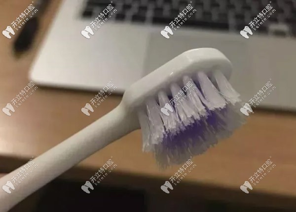 牙刷才用了5天，就起毛了……